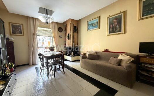 Trilocale con giardino, terrazzo di copertura e posto auto.