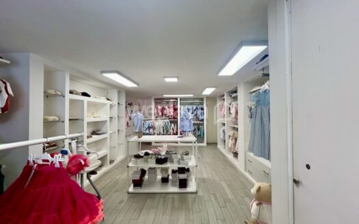 Locale commerciale in vendita