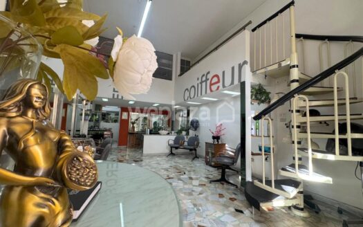 Locale commerciale in vendita