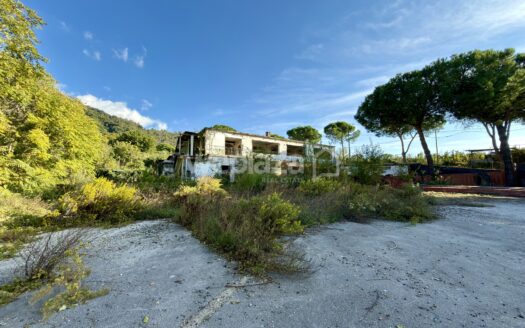 Locale commerciale in vendita