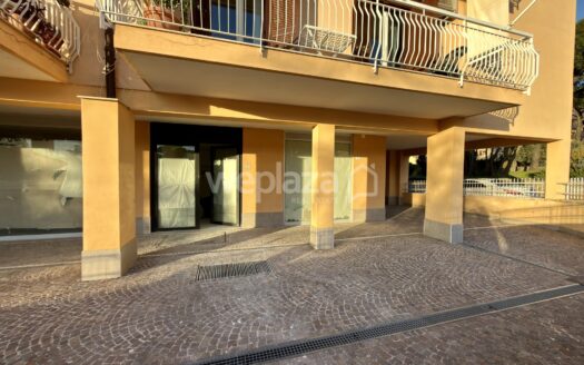 Locale commerciale in vendita
