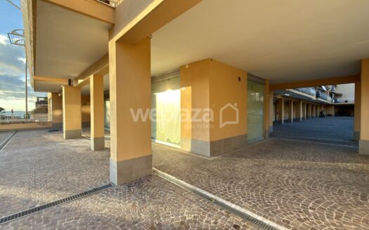 Locale commerciale in vendita