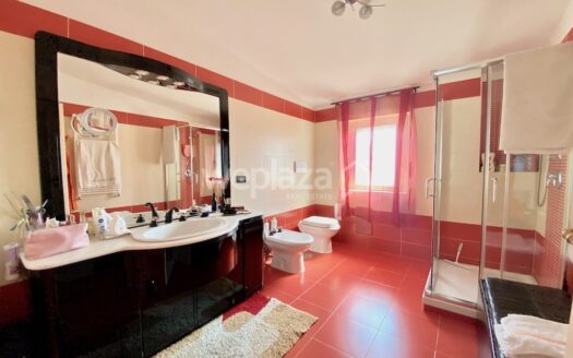 Cinque vani in vendita