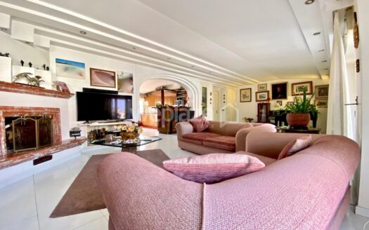 Cinque vani in vendita