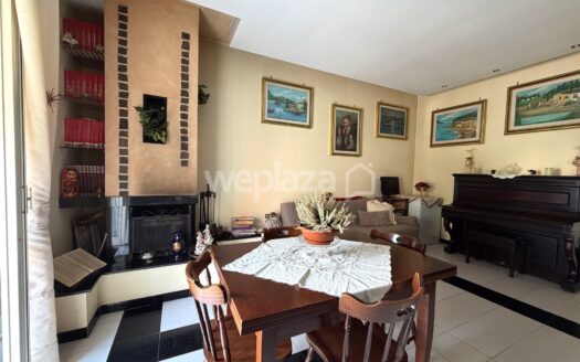 Trilocale con giardino, terrazzo di copertura e posto auto.