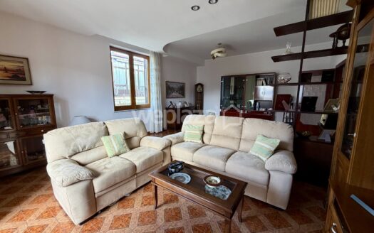 Cinque vani in vendita